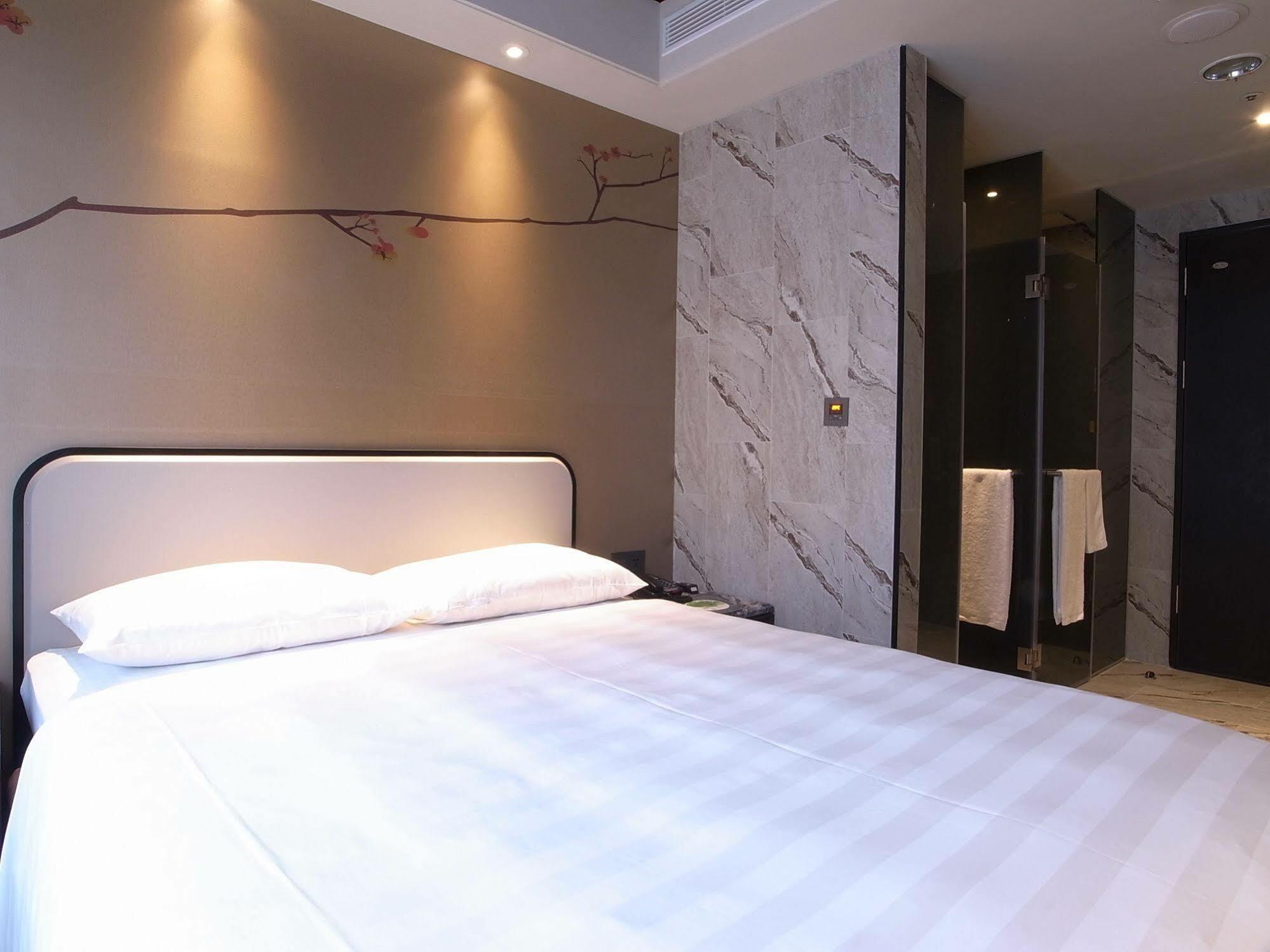 Hotel Midtown Richardson - Kaohsiung Bo'Ai Esterno foto